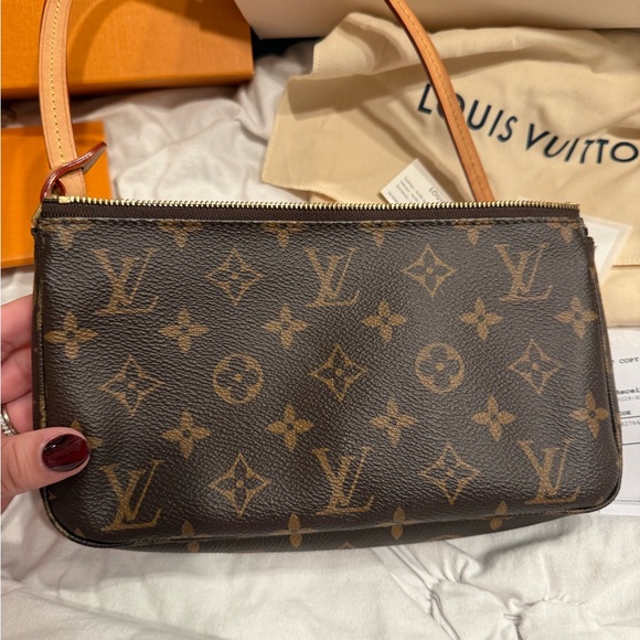 Louis Vuitton Pochette Accessoires Bag - Picture 10 of 10